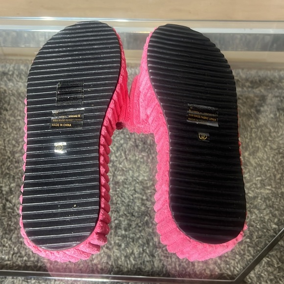 Fashion Nova Jiggie Slippers, 9 - Picture 10 of 11